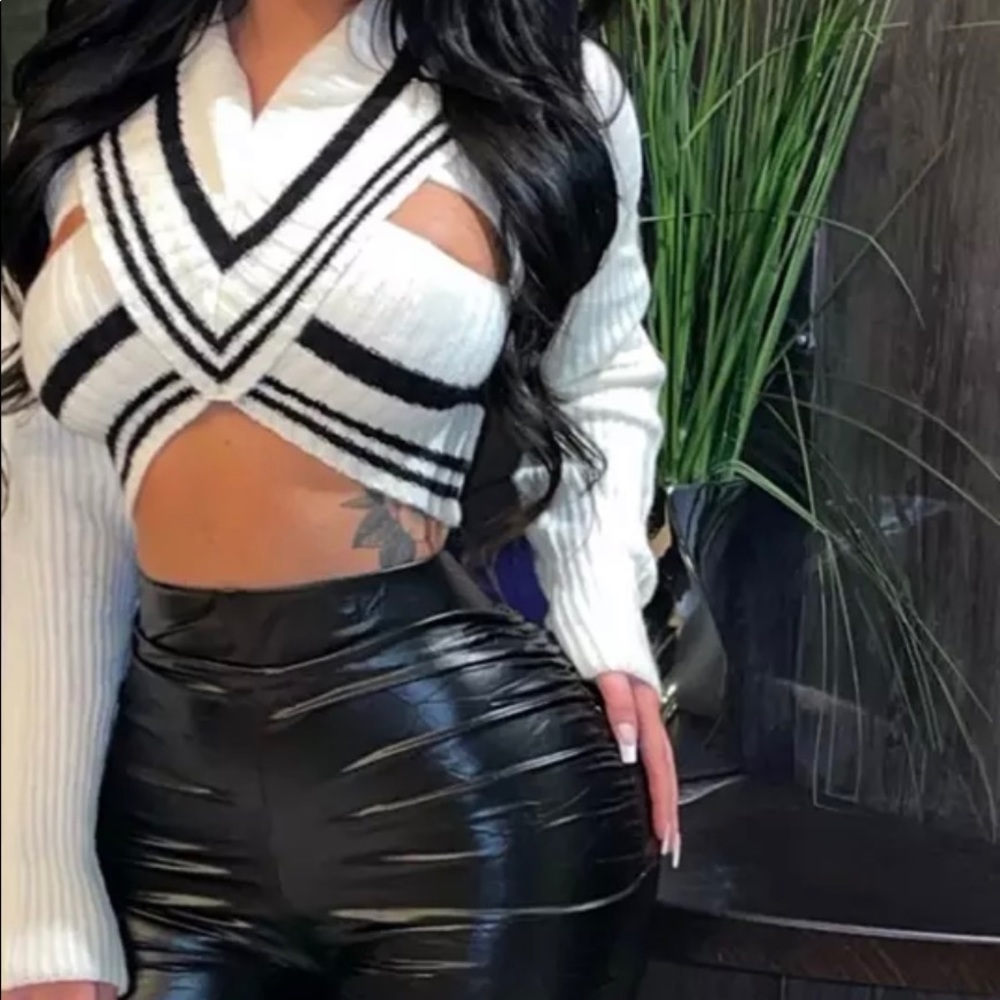 V neck knit crop top size large